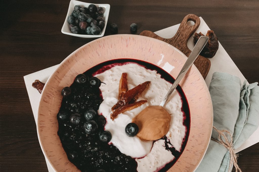 Vanille-Blaubeer-Porridge