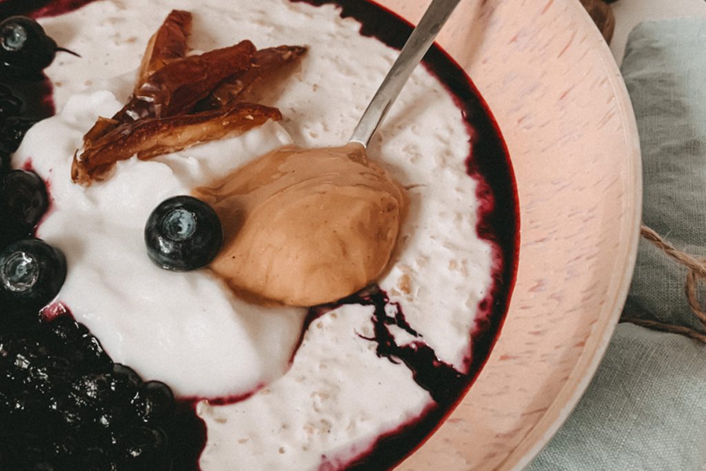 Vanille-Blaubeer-Porridge